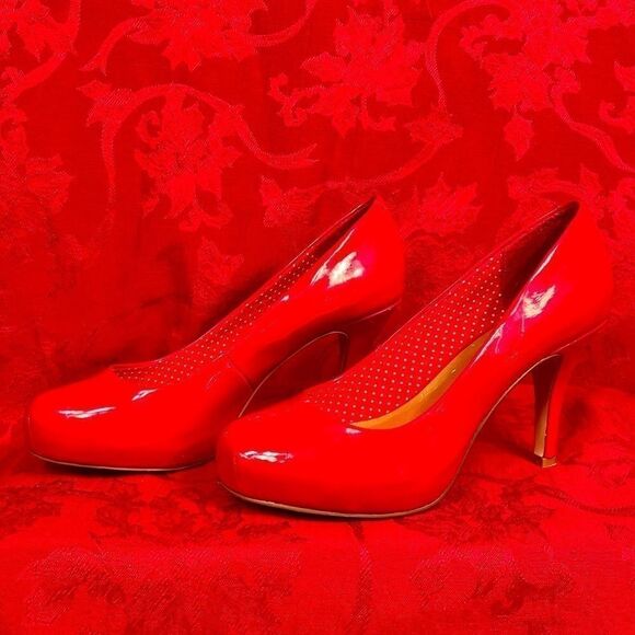 RED PATENT LEATHER MADDEN GIRL HEELS SIZE 6 - Picture 1 of 6
